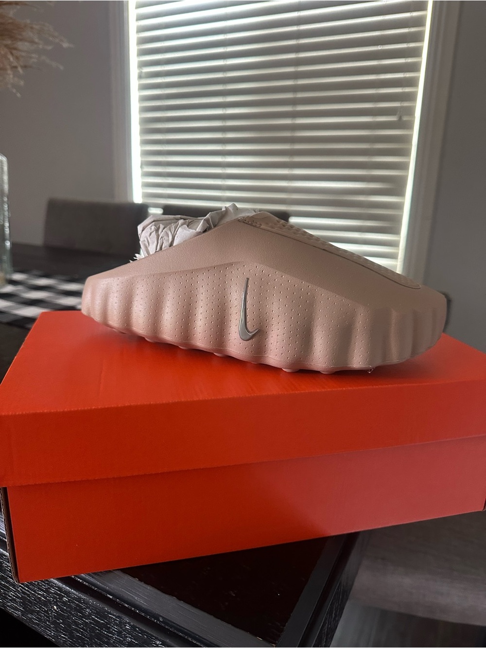 Nike Women’s Taupe nike minds Swoosh